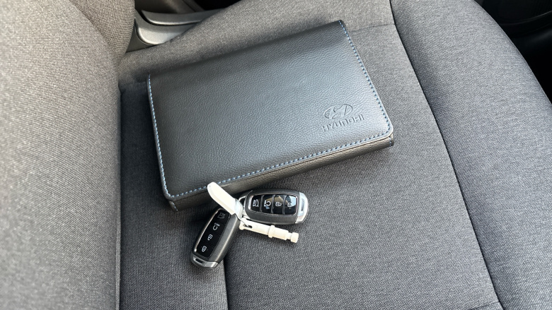 Hyundai INSTER 85kW 02 49kWh 5dr Auto Electric Hatchback